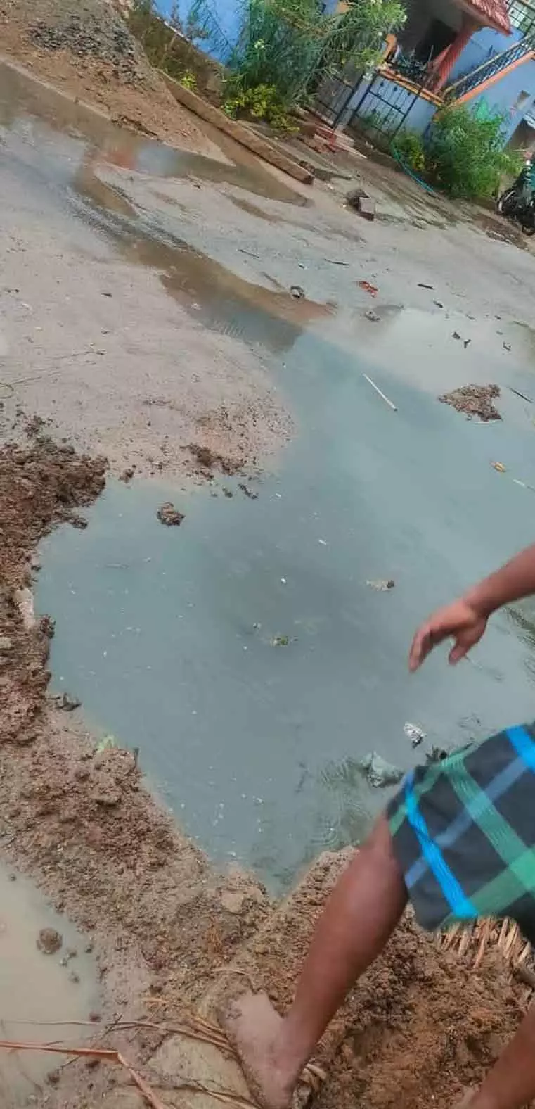 சாலையில் தேங்கும் கழிவுநீர் சாலையில் தேங்கும் கழிவுநீர்