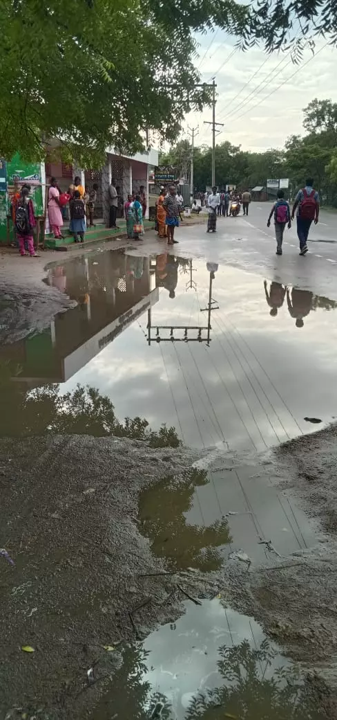 தேங்கும் மழைநீரால் அவதி