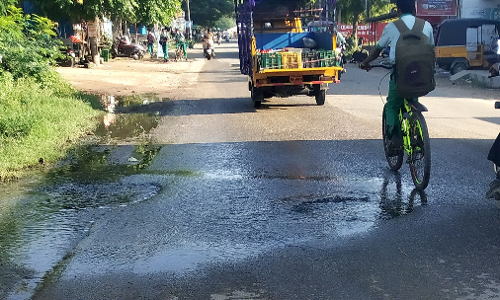 கழிவுநீர் வெளியேறுவதை சரி செய்வார்களா? கழிவுநீர் வெளியேறுவதை சரி செய்வார்களா?