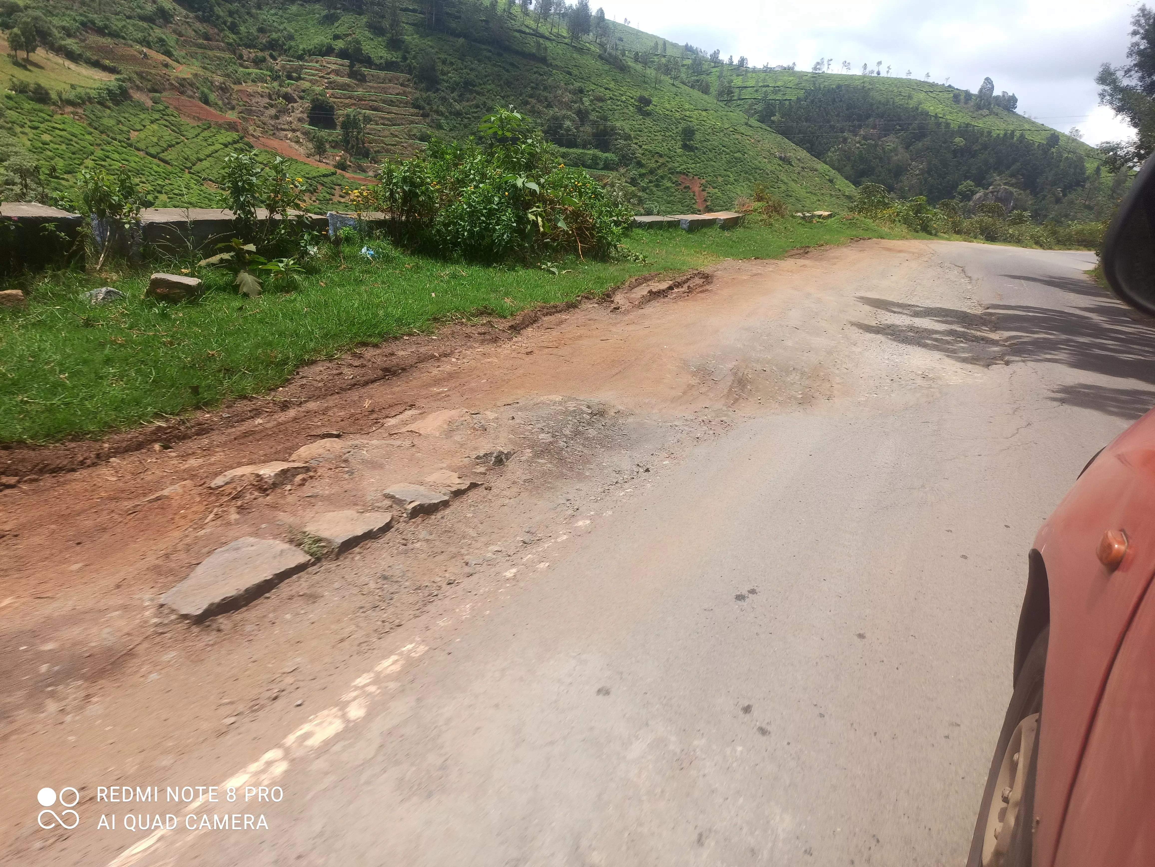 சாலையில் பள்ளம்