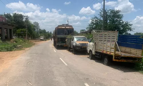 நெடுஞ்சாலையில் விபரீதம் நெடுஞ்சாலையில் விபரீதம்