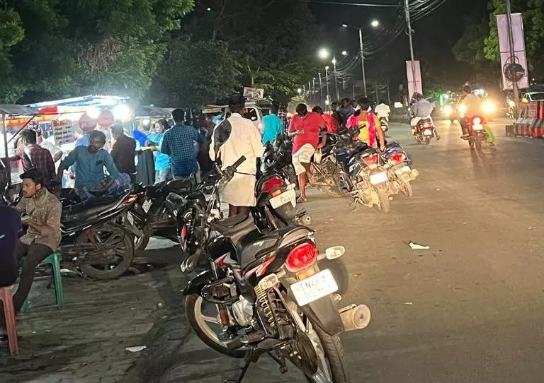 போக்குவரத்திற்கு இடையூறு