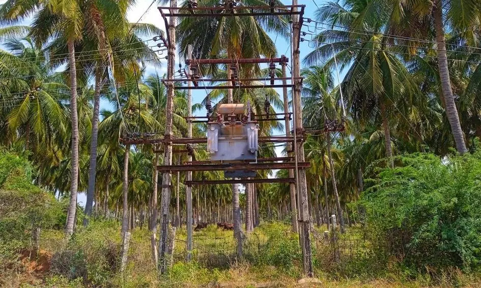 டிரான்ஸ்பார்மரை தாங்கும் கம்பம் சேதம்