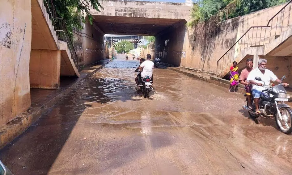 சுரங்கப்பாதையில் தேங்கும் மழைநீர்
