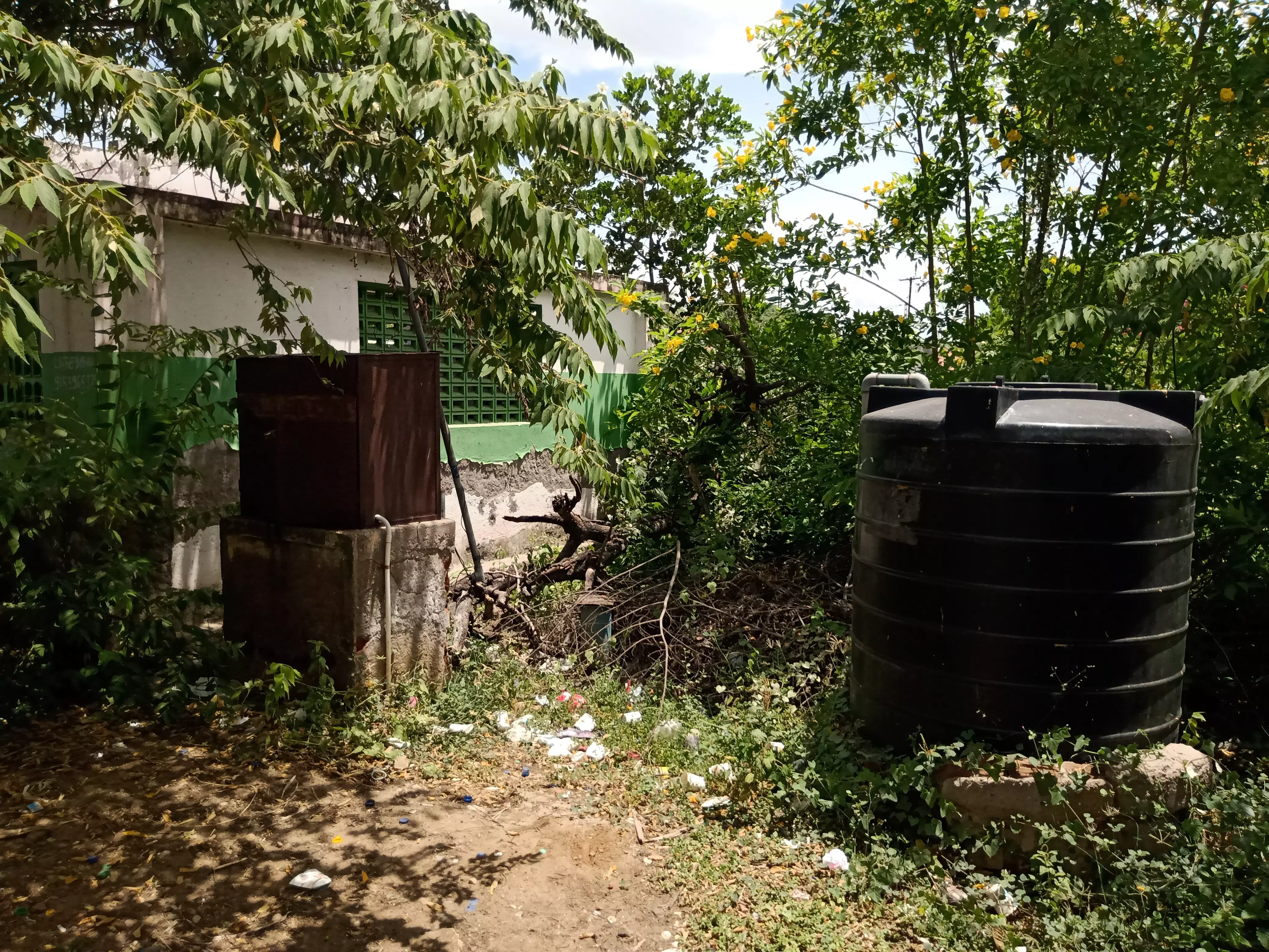 சீரமைக்கப்படாத நீர்த்தேக்க தொட்டி