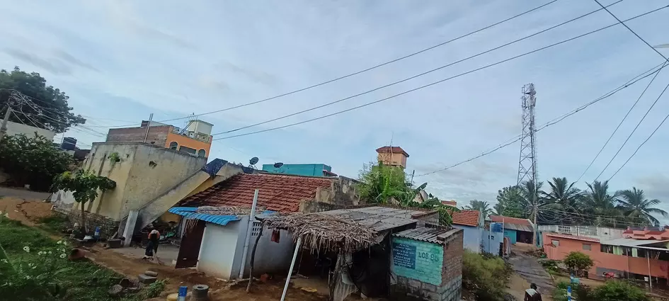 ஆபத்தான நிலையில் மின்கம்பிகள் ஆபத்தான நிலையில் மின்கம்பிகள்