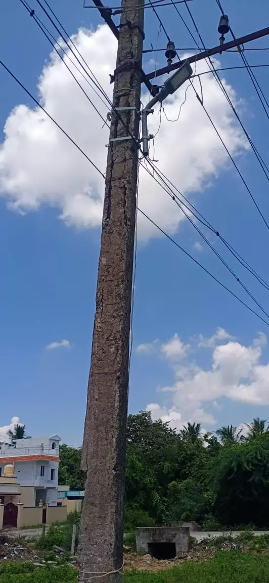 மின்கம்பம் மாற்றப்படுமா ? மின்கம்பம் மாற்றப்படுமா ?