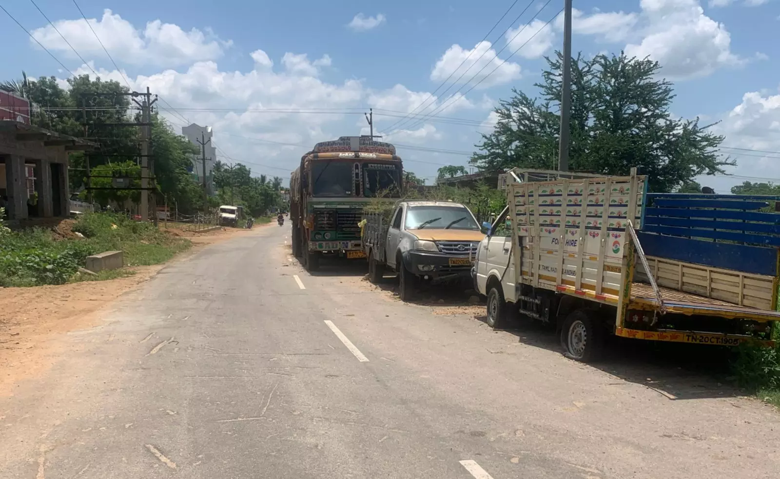 நெடுஞ்சாலையில் விபரீதம் நெடுஞ்சாலையில் விபரீதம்