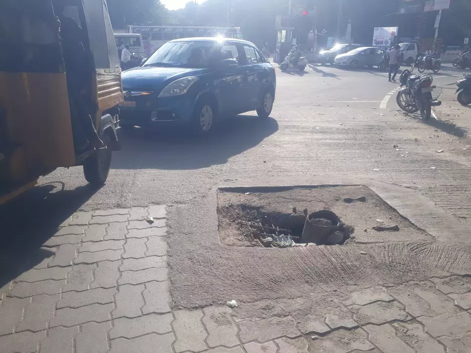 பள்ளத்தை மூடி பராமரிக்க வேண்டும் பள்ளத்தை மூடி பராமரிக்க வேண்டும்