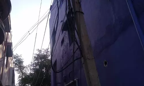 மின் விளக்கை எரியவிட வேண்டும் மின் விளக்கை எரியவிட வேண்டும்