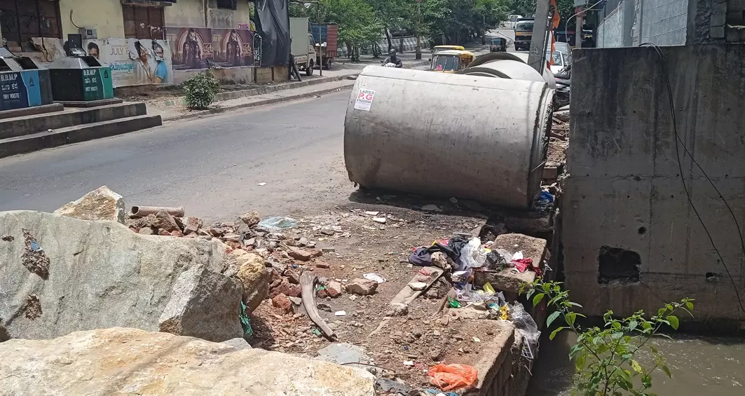 தடுப்பு சுவர் இல்லாத ராஜகால்வாய்