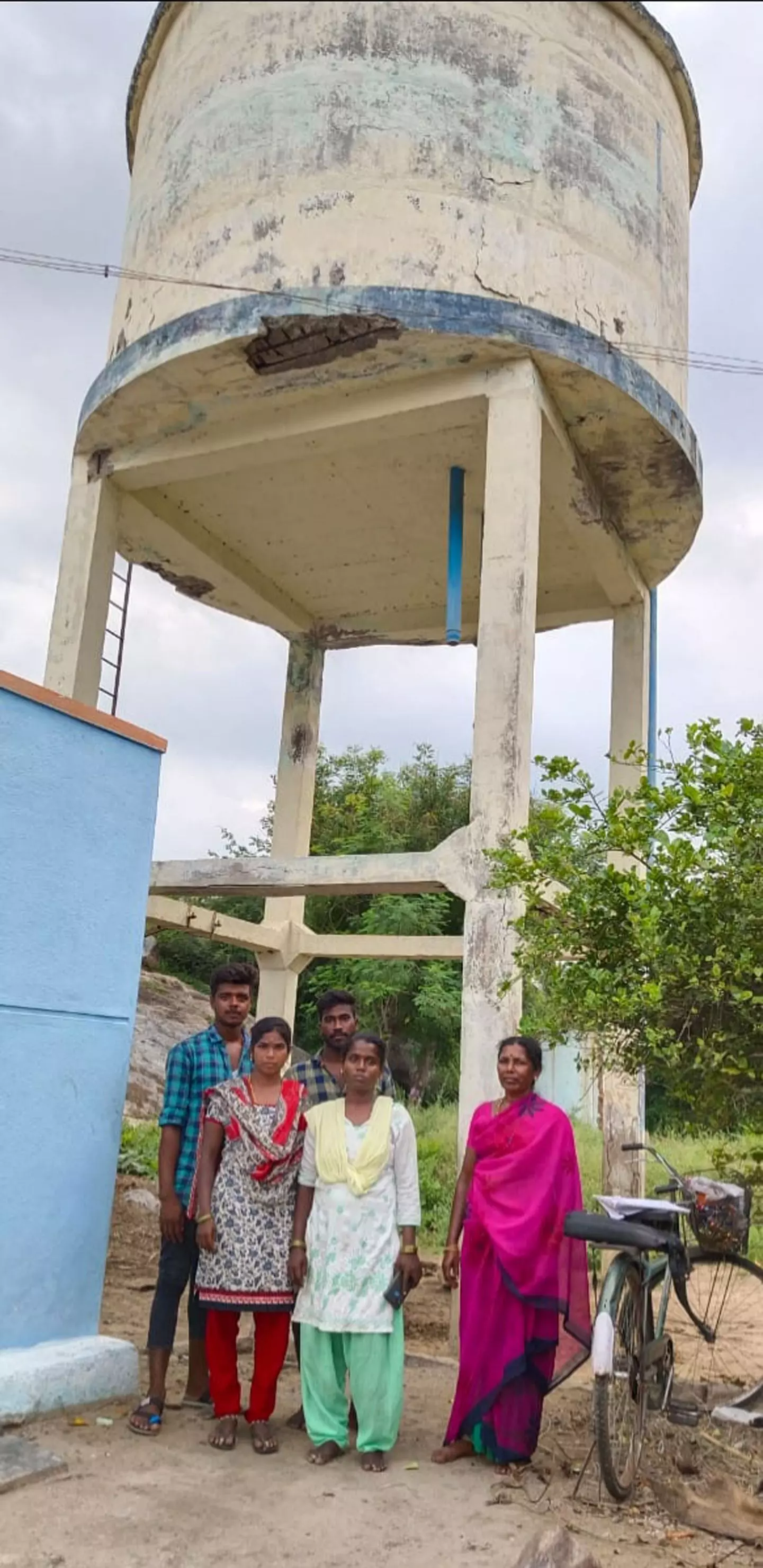 குடிநீர் தொட்டி சேதம்