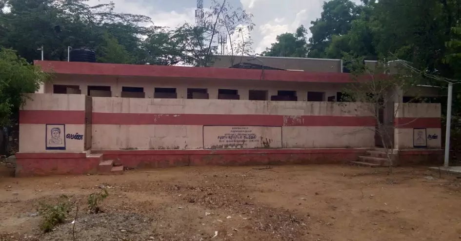 பூட்டிக்கிடக்கும் சுகாதார வளாகம் பூட்டிக்கிடக்கும் சுகாதார வளாகம்