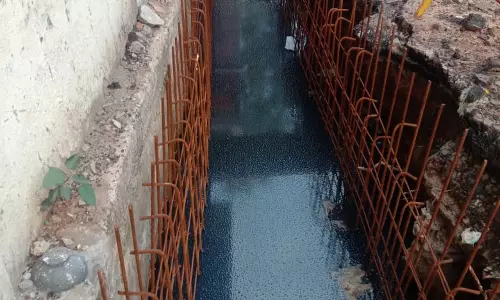 மழைநீர் கால்வாயில் கழிவுநீர் மழைநீர் கால்வாயில் கழிவுநீர்