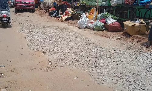 ஜல்லி கற்களால் வாகன ஓட்டிகள் அவதி