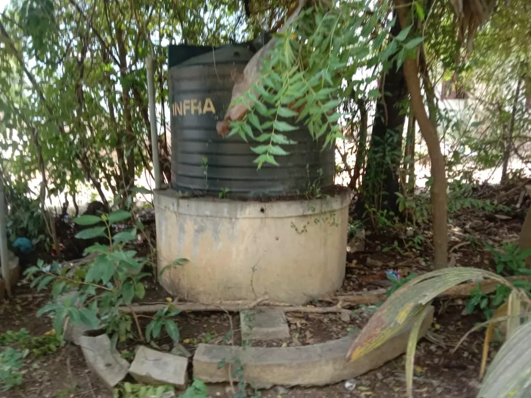 குடிநீருக்காக நீண்ட தூரம் செல்லும் பொதுமக்கள்