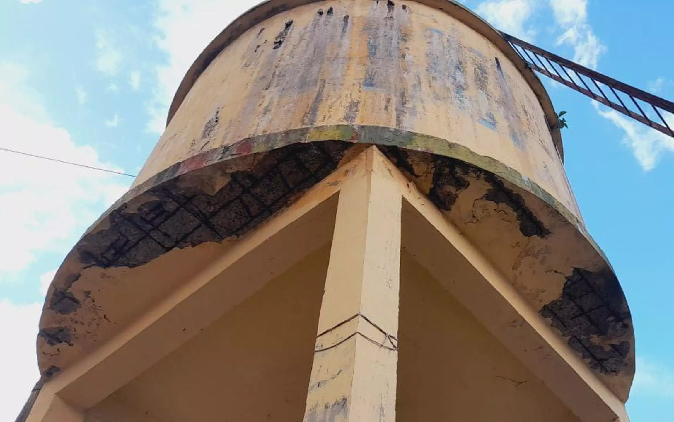 குடிநீர் தொட்டி பழுது