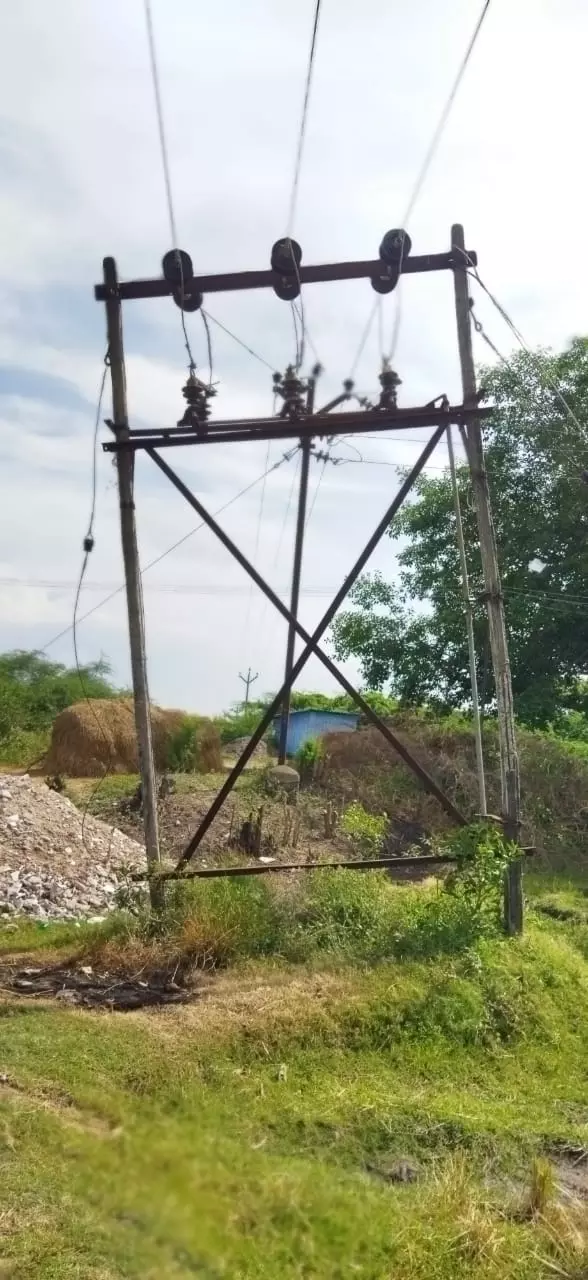 மின்கம்பம் சீரமைக்கப்படுமா?