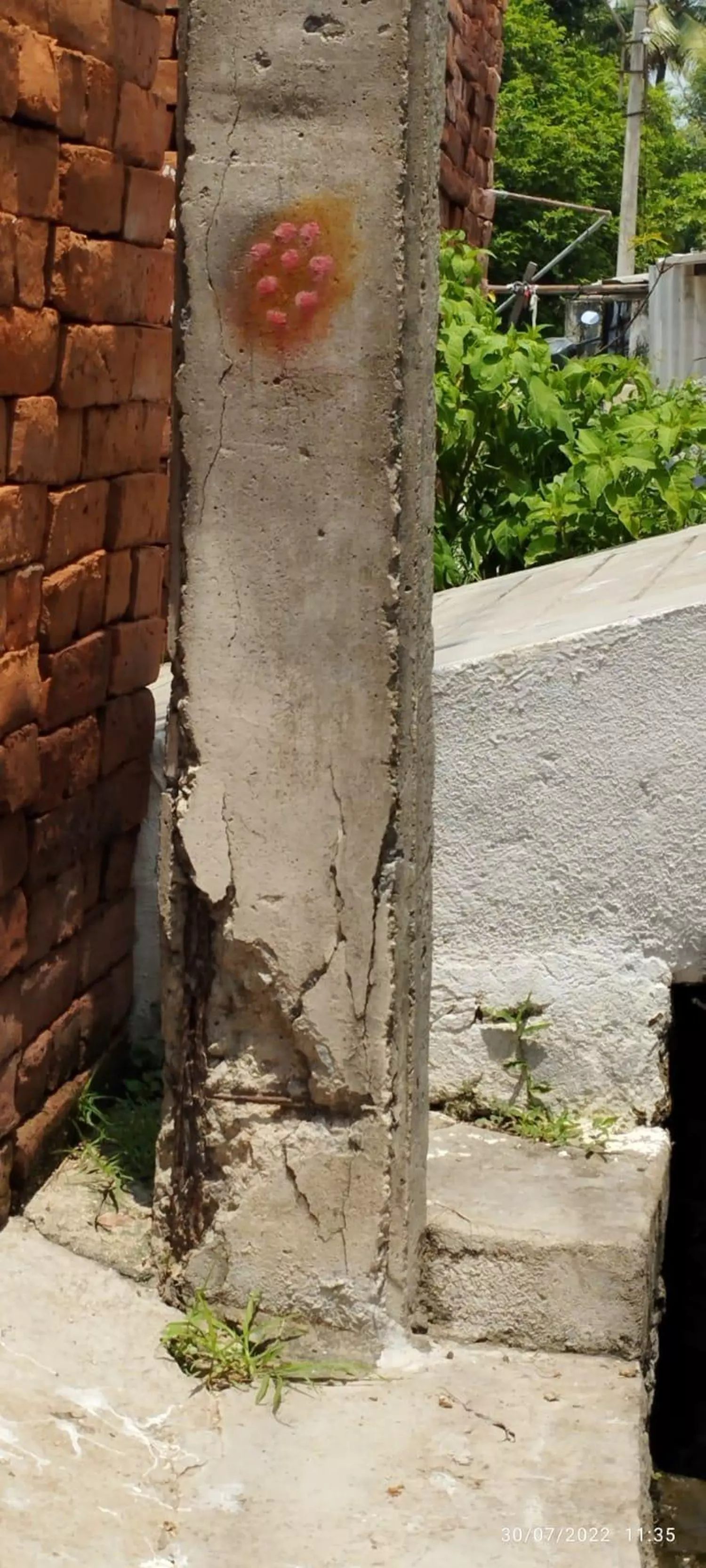 மின்கம்பங்கள் சேதம் மின்கம்பங்கள் சேதம்