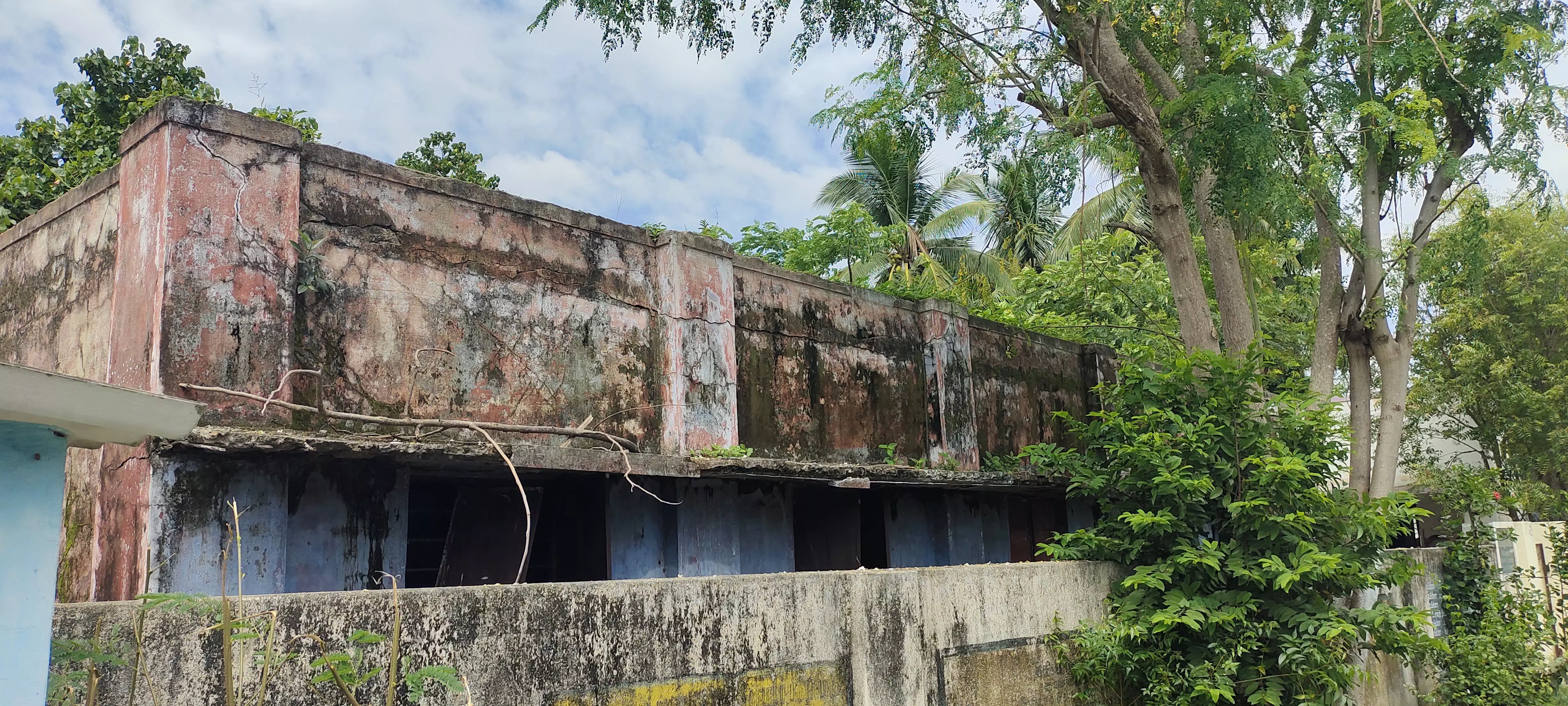 பள்ளி கட்டிடம் பழுது பள்ளி கட்டிடம் பழுது