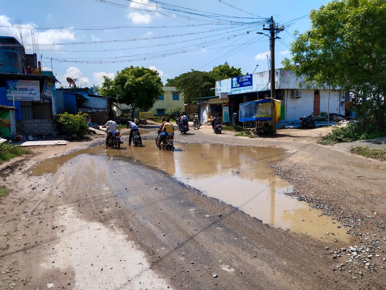 மோசமான சாலை