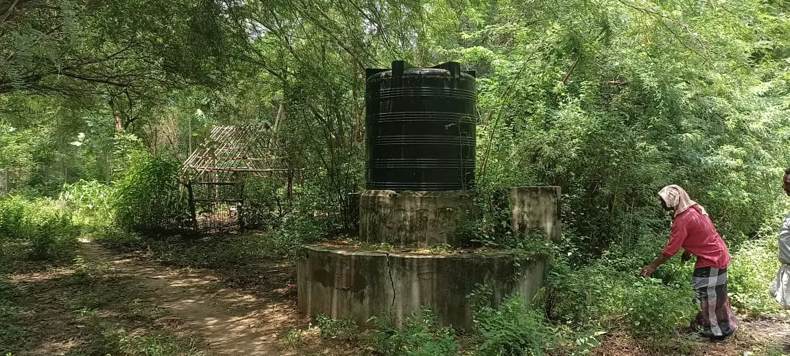 காட்சிப்பொருளான மினி குடிநீர் தொட்டி காட்சிப்பொருளான மினி குடிநீர் தொட்டி