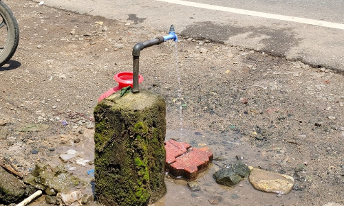 வீணாகும் குடிநீர் வீணாகும் குடிநீர்