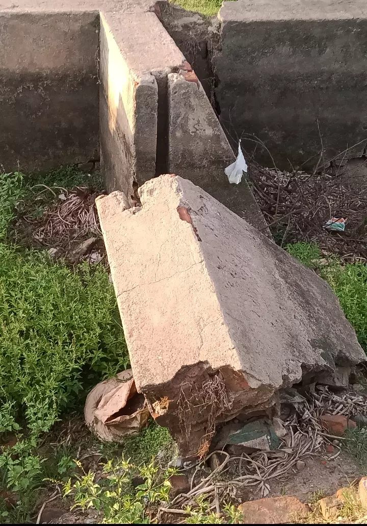 சேதமான தடுப்பணைகள் சேதமான தடுப்பணைகள்