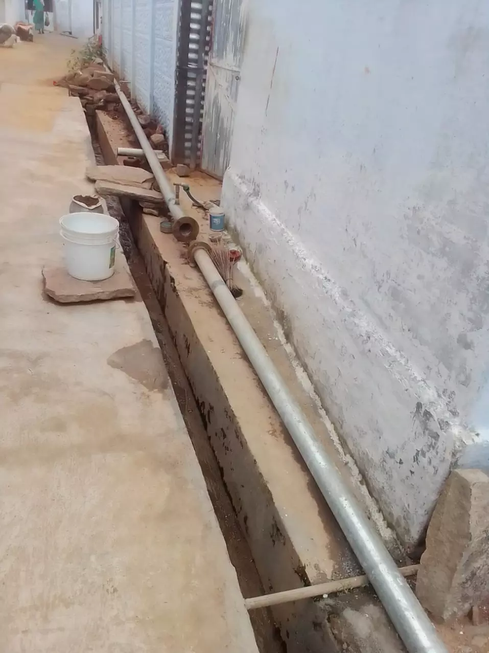 பாதியில் நிற்கும் பணி