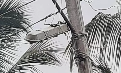 அகற்ற வேண்டிய தெருவிளக்கு அகற்ற வேண்டிய தெருவிளக்கு