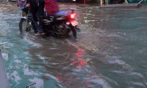 மழைநீர் தேங்காமல் வடிய வைக்க வேண்டும் மழைநீர் தேங்காமல் வடிய வைக்க வேண்டும்