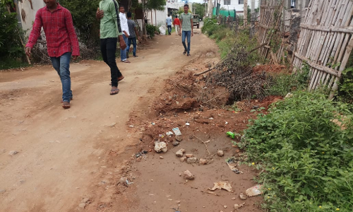 குழிகளை மூட வேண்டும் குழிகளை மூட வேண்டும்