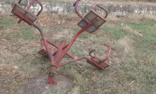 பராமரிப்பு இல்லாத பூங்கா பராமரிப்பு இல்லாத பூங்கா