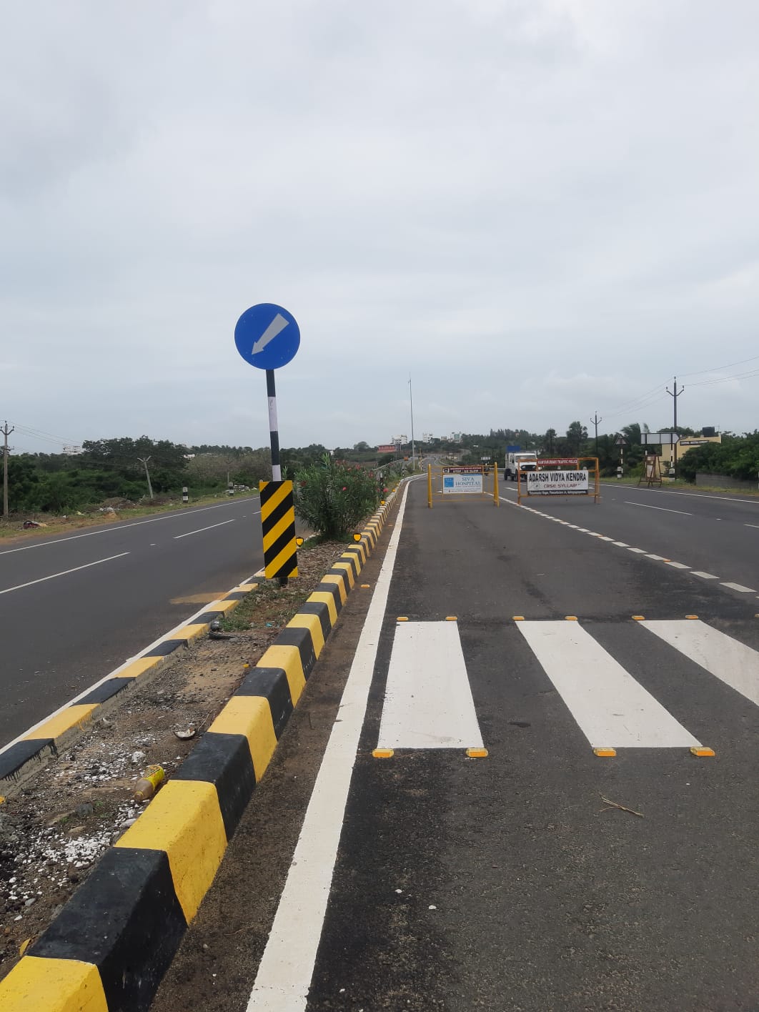 தெருவிளக்கு அமைக்க வேண்டும்