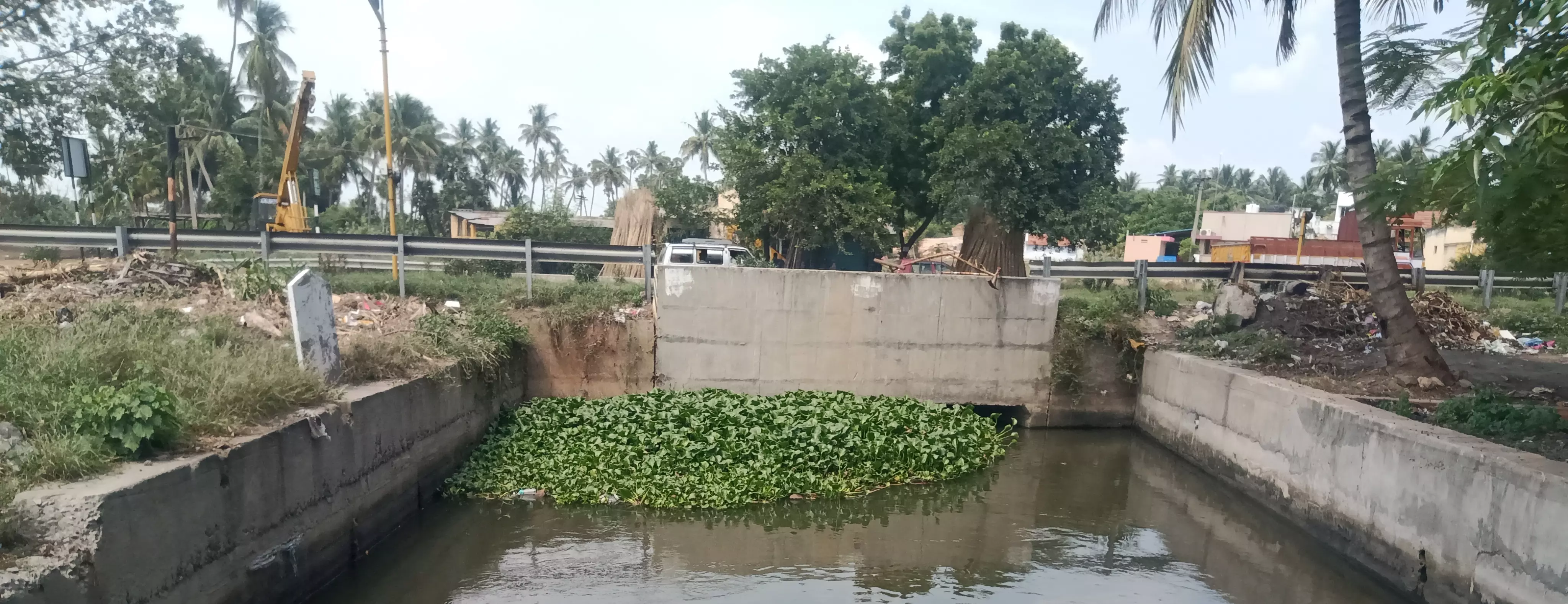 தண்ணீர் செல்ல தடை