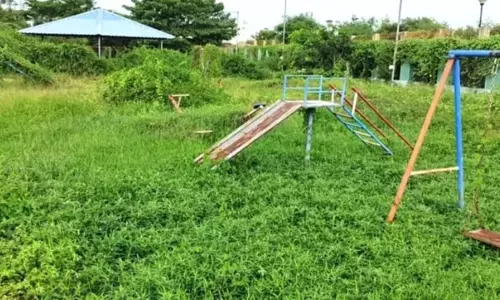 பராமரிப்பில்லாத பூங்கா பராமரிப்பில்லாத பூங்கா