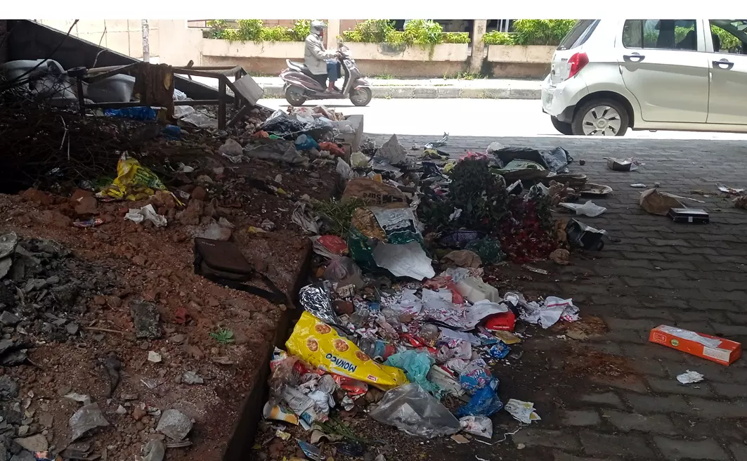 மலைபோல் கிடக்கும் குப்பை கழிவுகள்