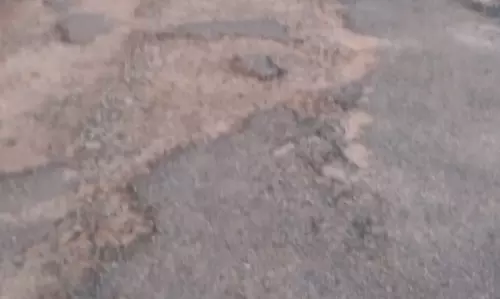 பல்லாங்குழி சாலை