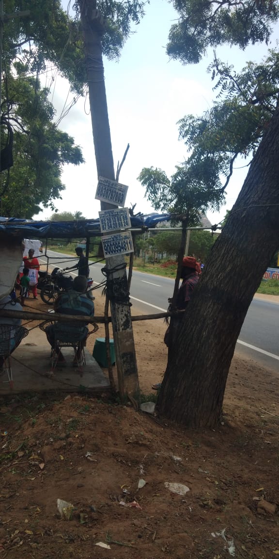 சாய்ந்து வரும் மின்கம்பம்