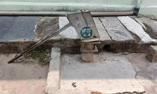 பழுதான அடிபம்பு சரிசெய்யப்படுமா? பழுதான அடிபம்பு சரிசெய்யப்படுமா?