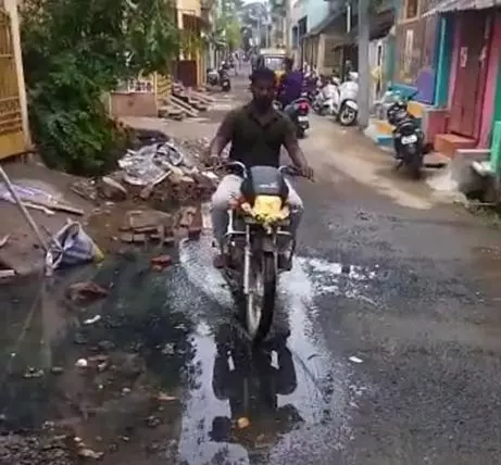 சாலையில் தேங்கிய கழிவுநீர்