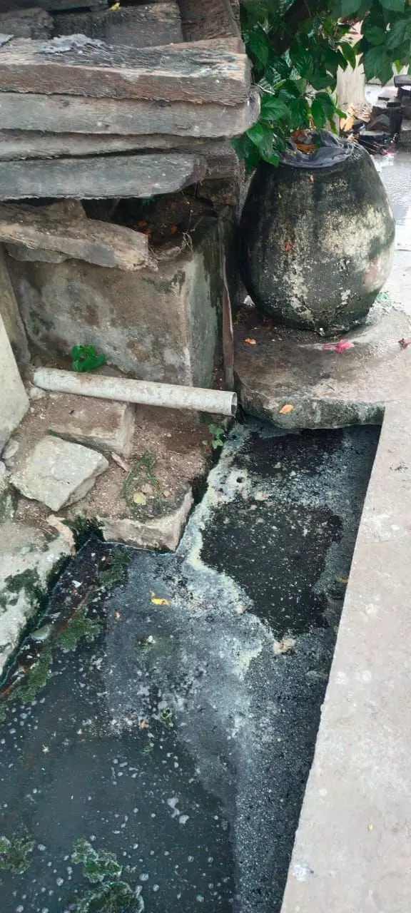 கழிவுநீ குழாயில் அடைப்பு கழிவுநீ குழாயில் அடைப்பு