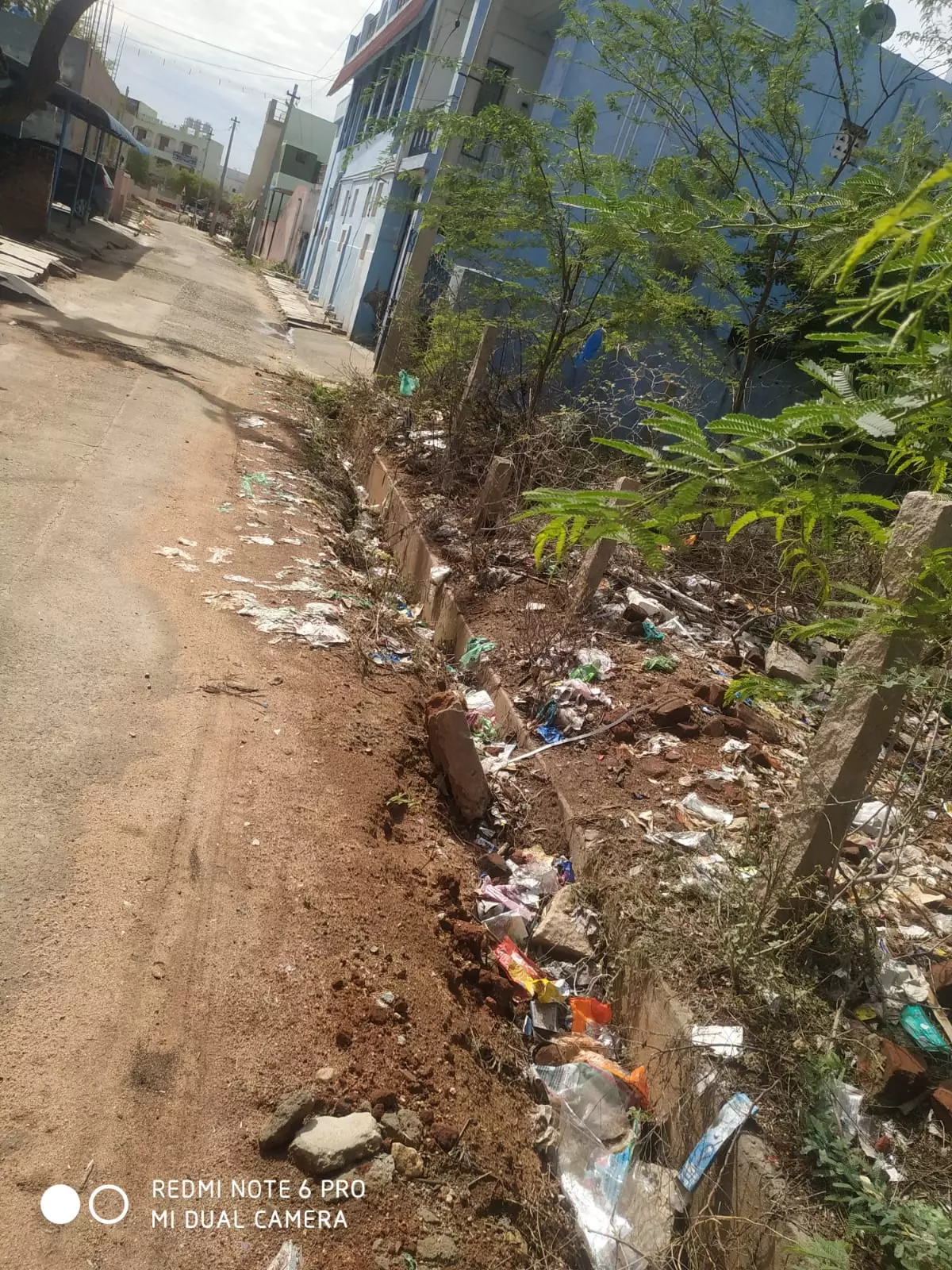 கழிவுநீர் வாய்க்கால் பாலத்தில் உடைப்பு