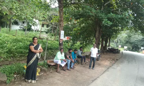 பயணிகள் நிழற்குடை வேண்டும்