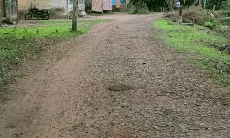 ஜல்லி கற்கள் பெயர்ந்த சாலையால் வாகன ஓட்டிகள் அவதி