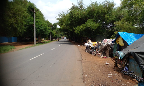 சாலையோர ஆக்கிரமிப்புகள்