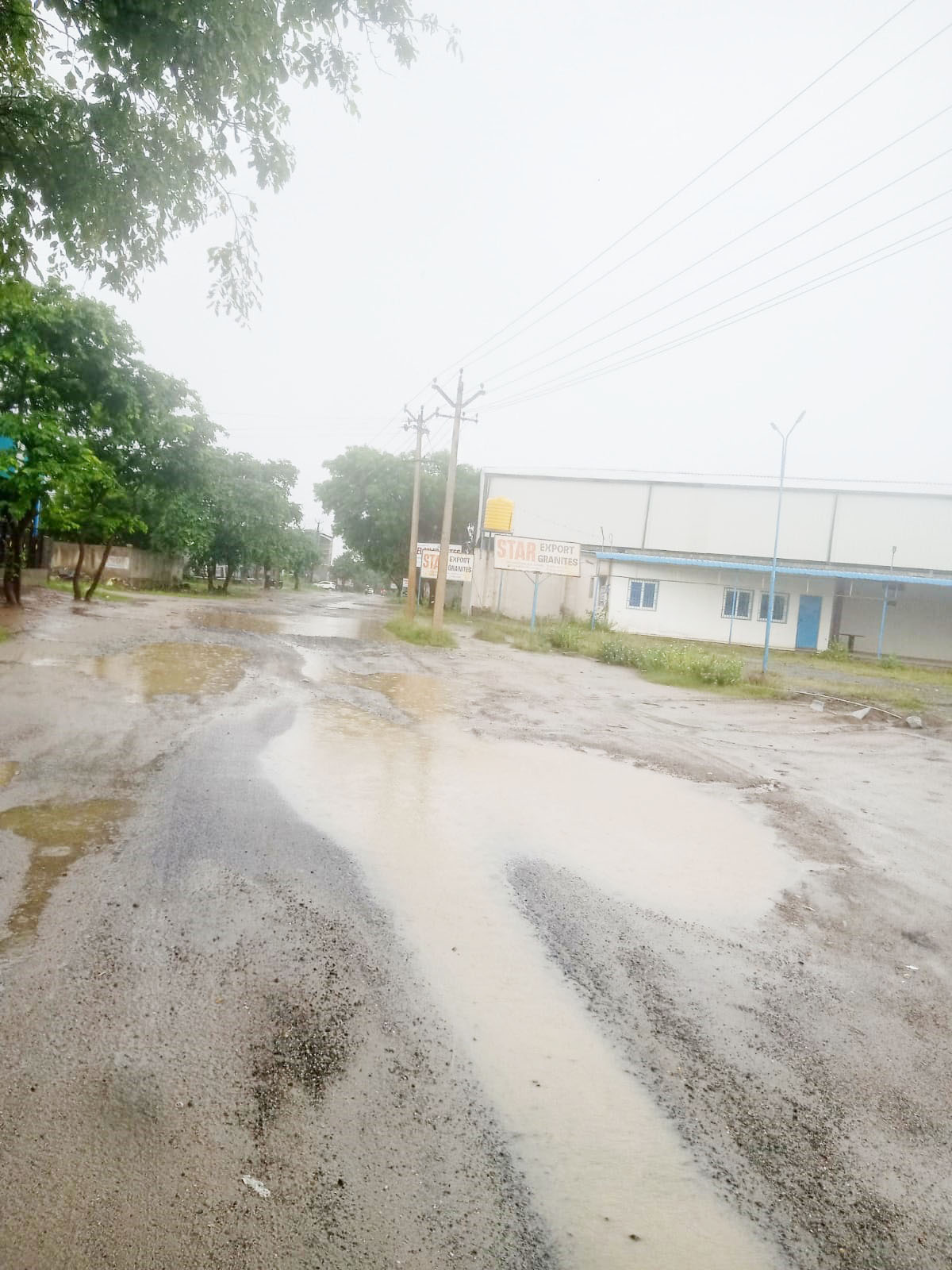 சாலை புதுப்பிக்கப்படுமா?