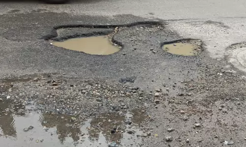 சாலை பள்ளம் மூடப்படுமா?