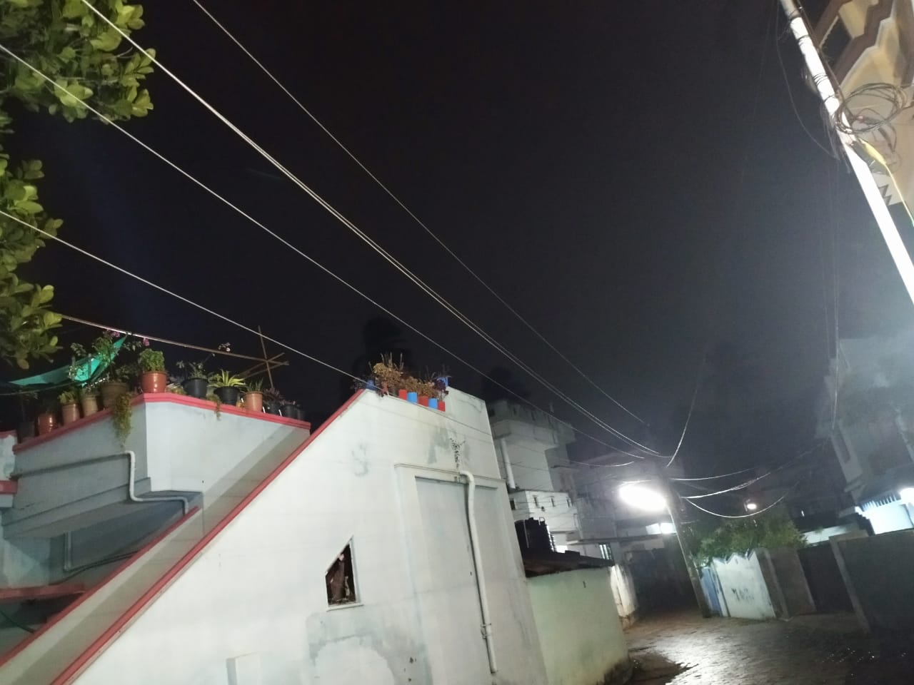 ஆபத்தான மின்கம்பிகள்