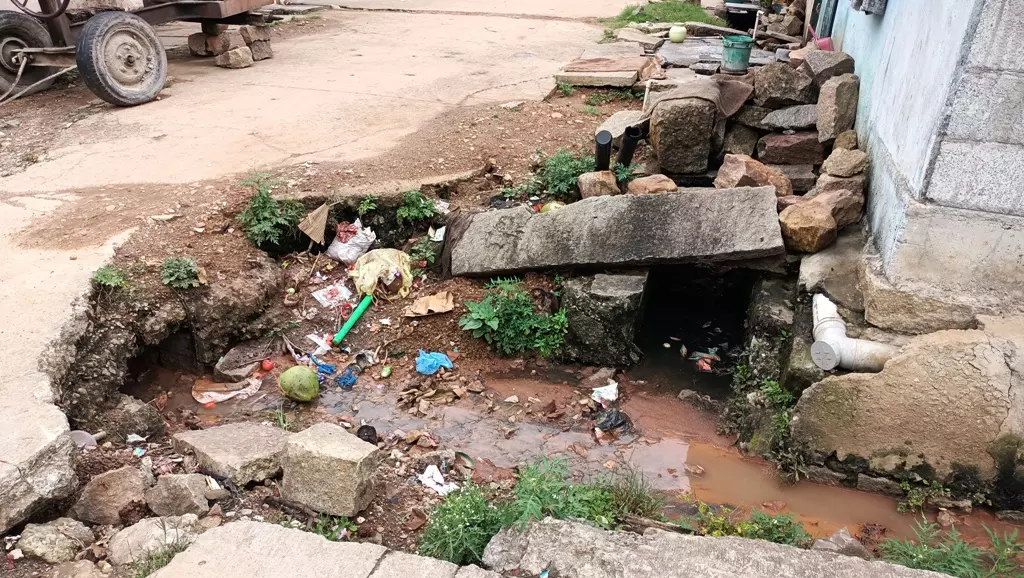 சிதிலமடைந்த சாலை சீரமைக்கப்படுமா?